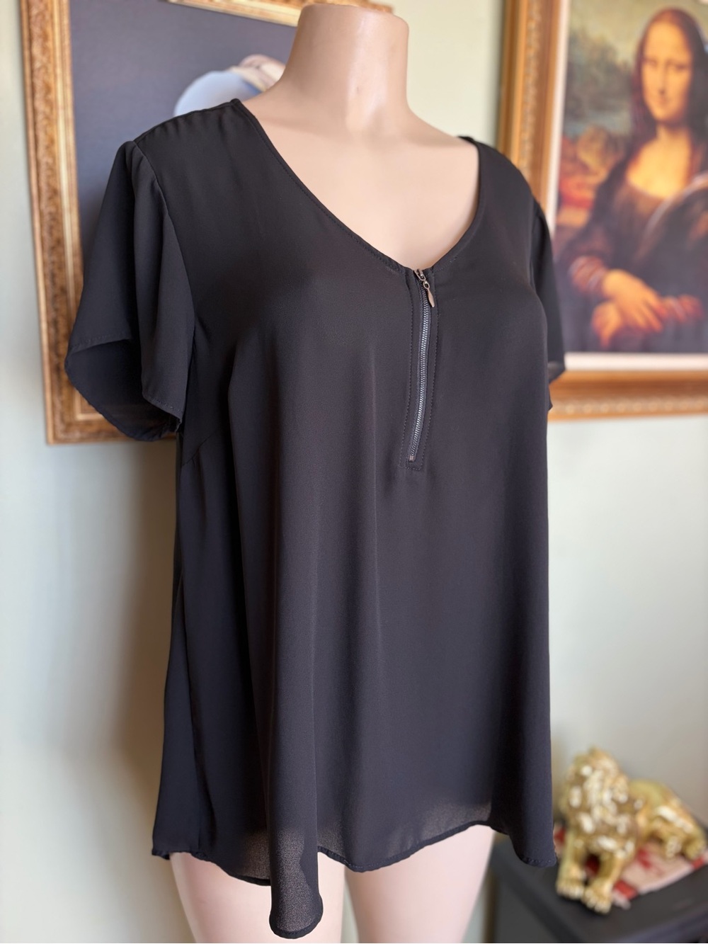 Torrid Black Short-Sleeve V-Neck Zip Front Blouse Size 0 Witchy Woman Feminine